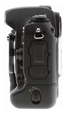 Nikon D 2 X s - Gehaeuseansicht von links