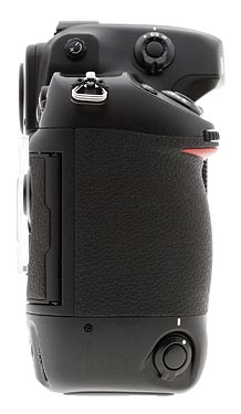 Nikon D 2 X s - Gehaeuseansicht von rechts