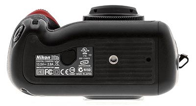 Nikon D 2 X s - Gehaeuseansicht von unten